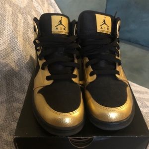 Jordan 1 Mid Metallic Gold Coin Black (GS) 7